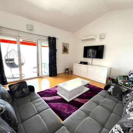 Komfortabeles Apartment Im Sueden Von Ciovo トロギール エクステリア 写真